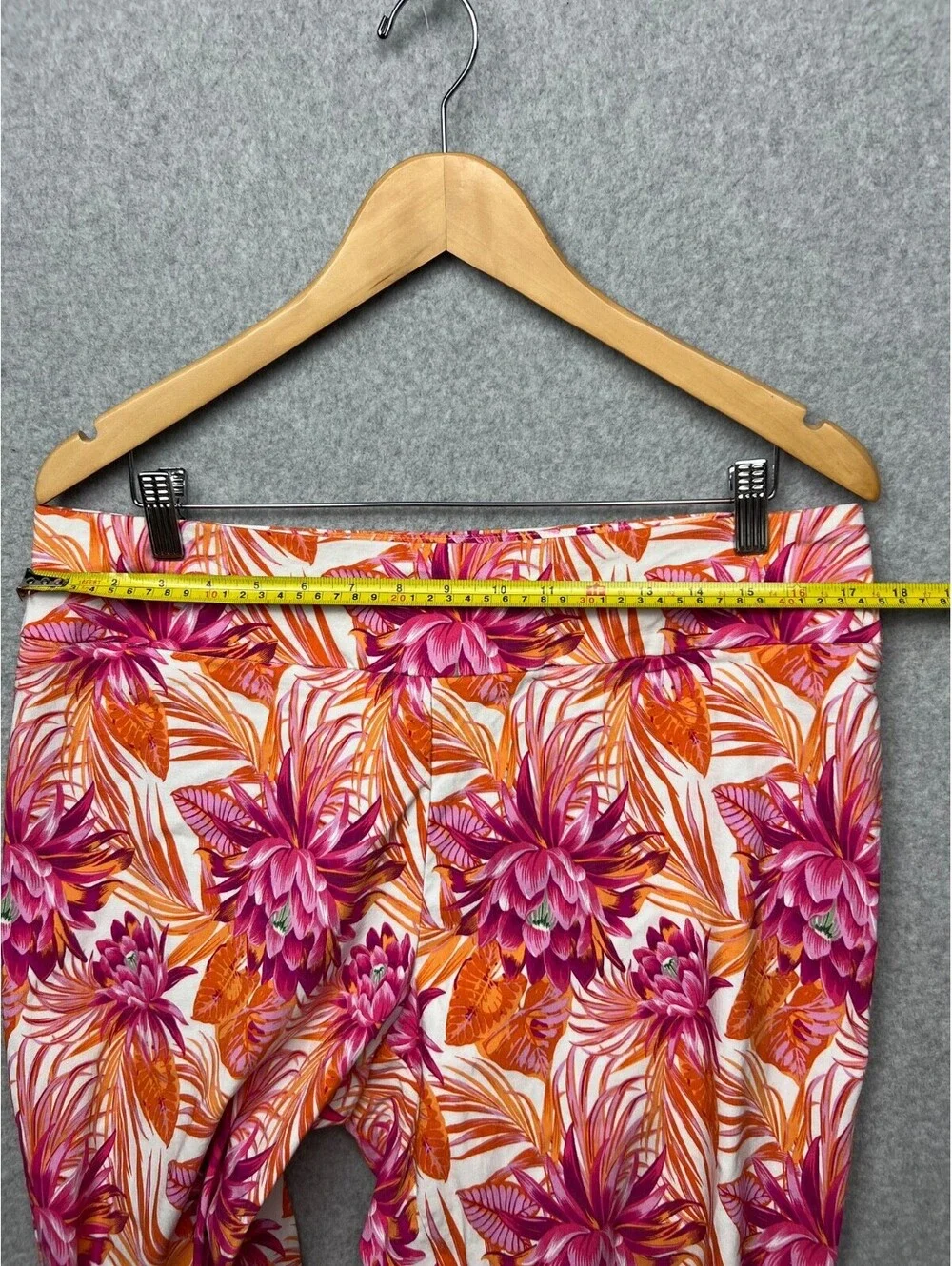 Ashley Stewart Floral Capris Pants Womens 14/16 Tropical Coastal Casual Colorful